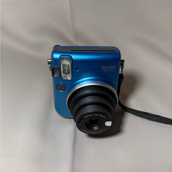 FujiFilm INSTAX Mini 70 Instant Film Camera BlueBrand New Batteries